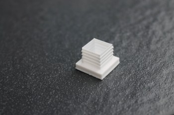 square plug (printed colour: grey)